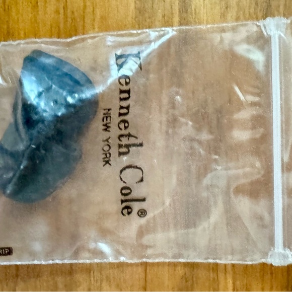 Kenneth Cole New York orange heels. Size 7 - Picture 3 of 4